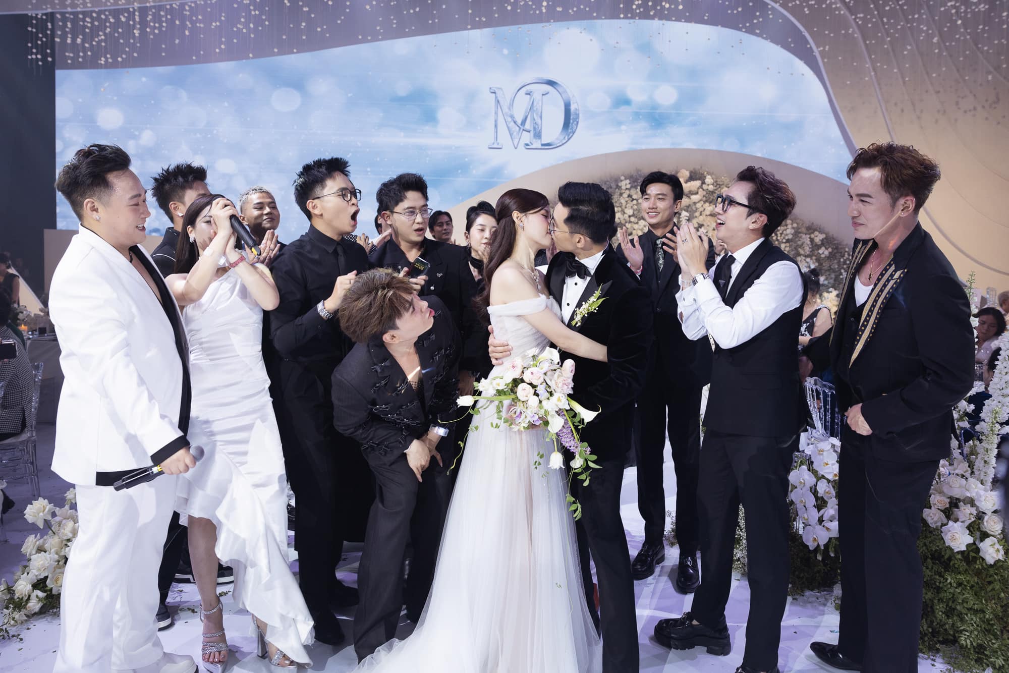 Midu xin netizen đừng chỉ trích vì 1 hành động sau đám cưới - Ảnh 4.