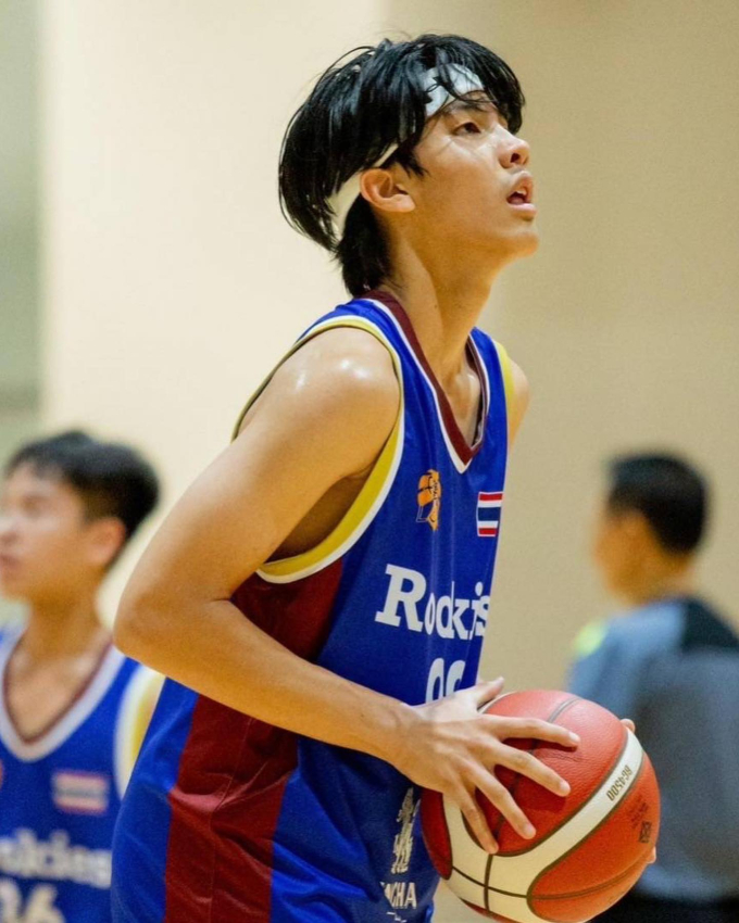 Con trai 16 tuổi của tài tử hàng đầu Thái Lan sở hữu &quot;visual&quot; nổi bật: Thành thạo nhiều môn thể thao, quyết từ chối showbiz vì điều này - Ảnh 5.