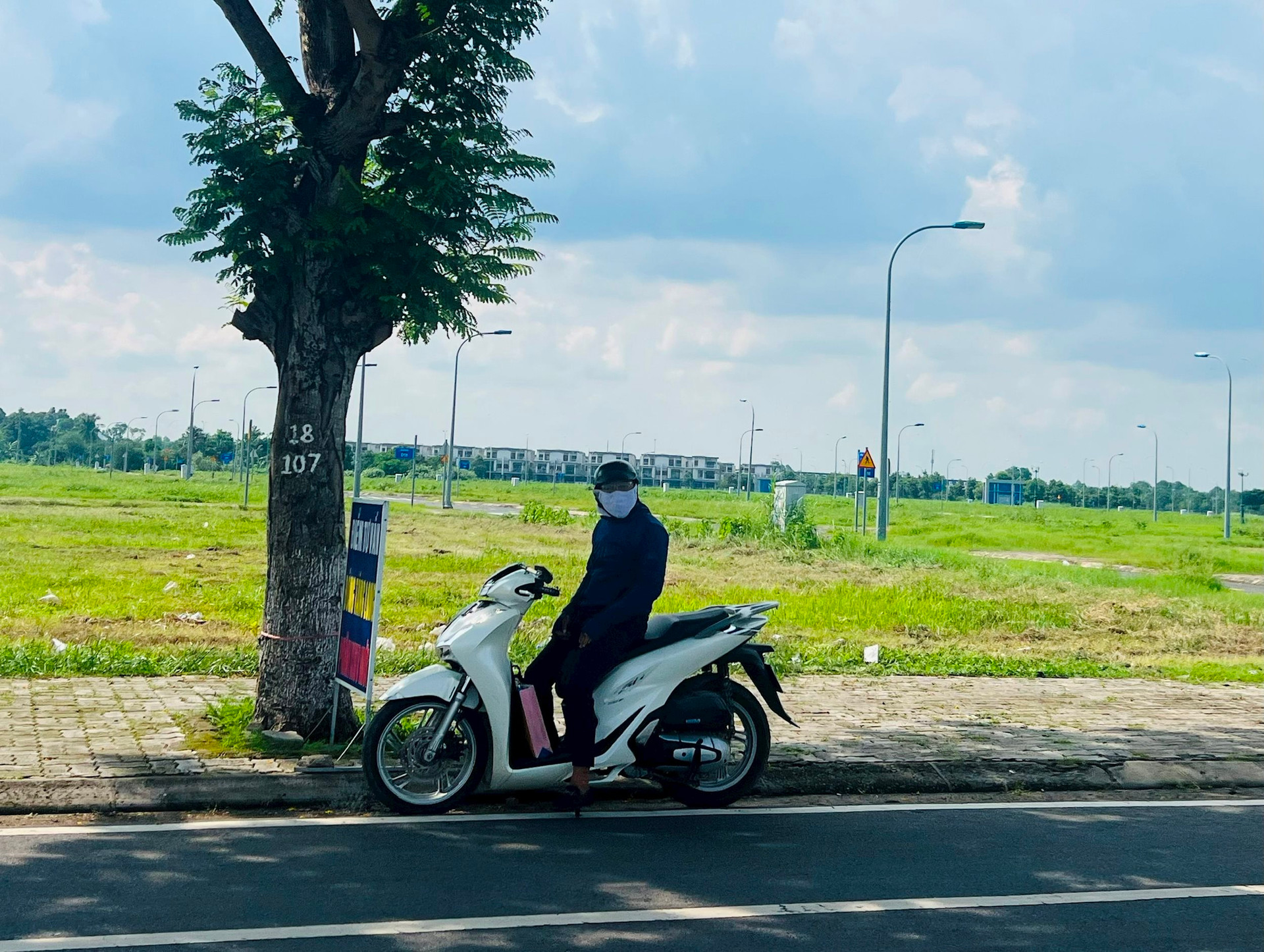 Hơn 3 năm ròng rã ôm đất chờ lên giá, nhà đầu tư phải vay lãi “nóng” đáo hạn ngân hàng - Ảnh 1.