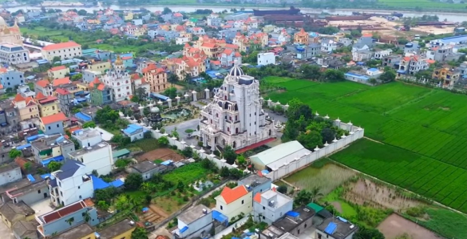 Một tỉnh miền Bắc hội tụ những 'làng tỷ phú' giàu có nức tiếng, lâu đài, biệt phủ mọc lên san sát khắp nẻo đường quê - Ảnh 2.