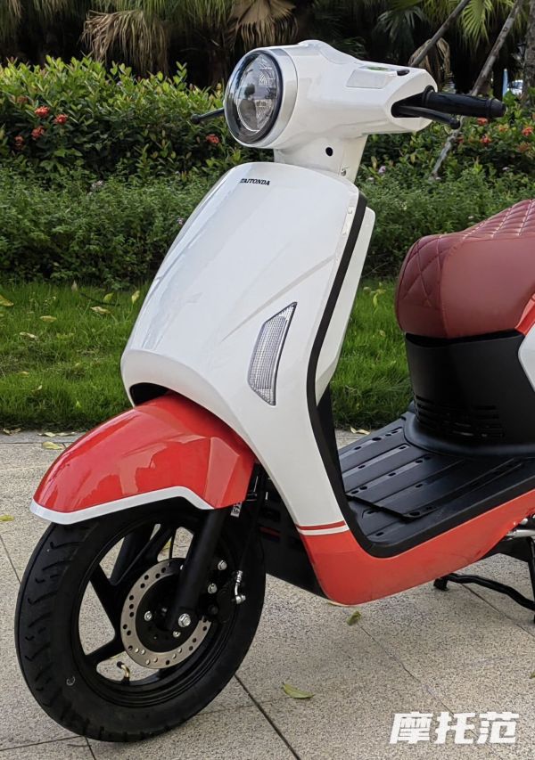 Mau xe ga 125cc la mat vua xuat hien tai Trung Quoc - 6