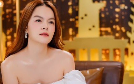 Phụ nữ trên 40 tuổi nên tham khảo 10 cách mặc quần jeans từ Phạm Quỳnh Anh