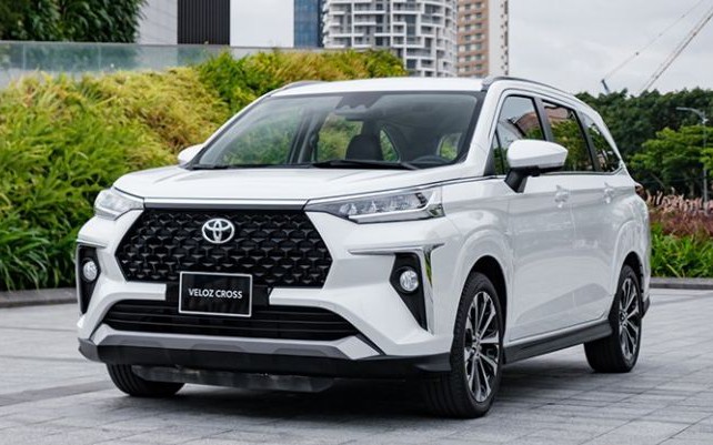 Giá lăn bánh Toyota Veloz Cross mới nhất đang cực hấp dẫn, Mitsubishi Xpander dè chừng lo doanh số