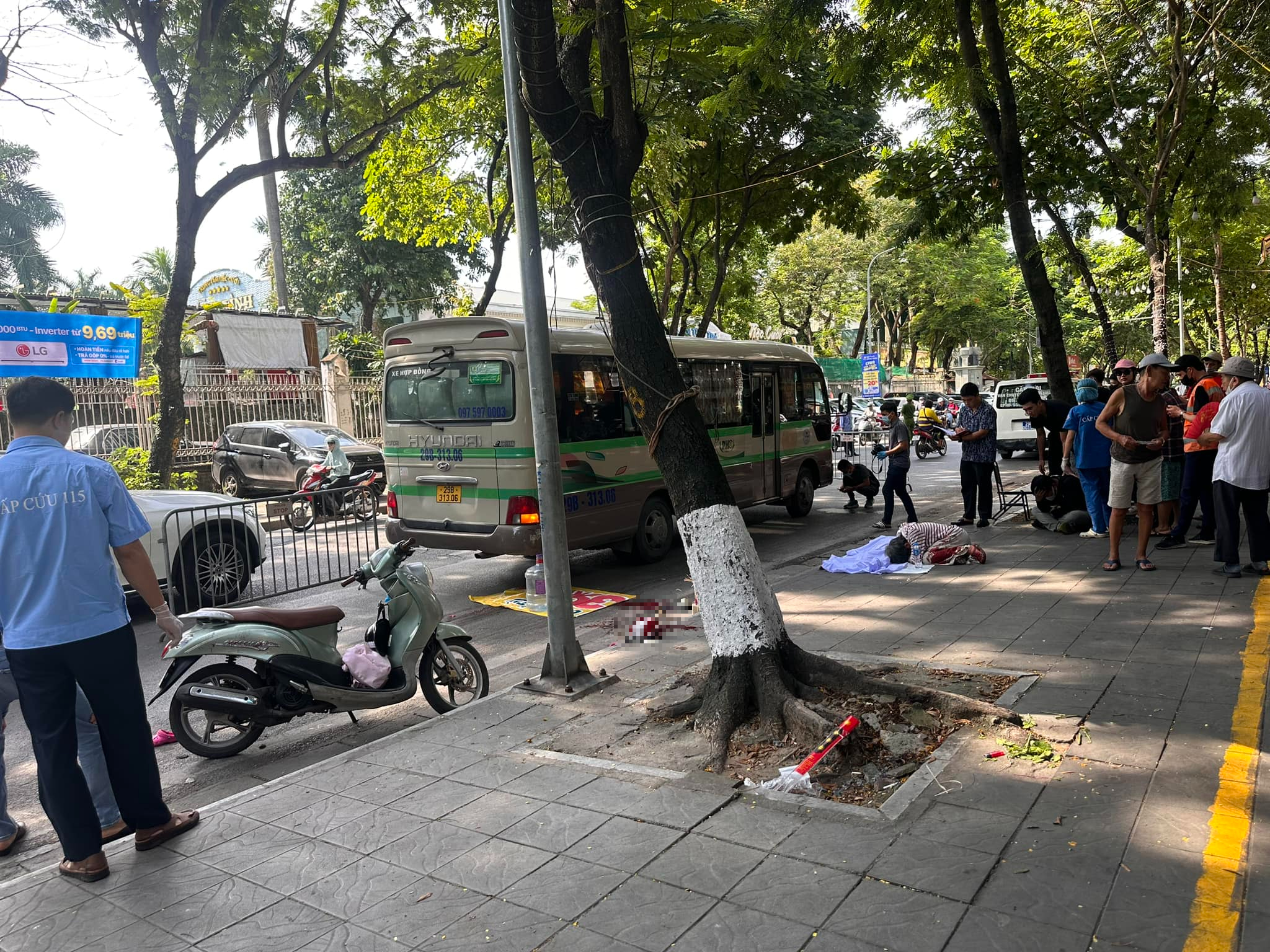 Hà Nội: Tai nạn giao thông khiến một cháu nhỏ tử vong thương tâm - Ảnh 1.