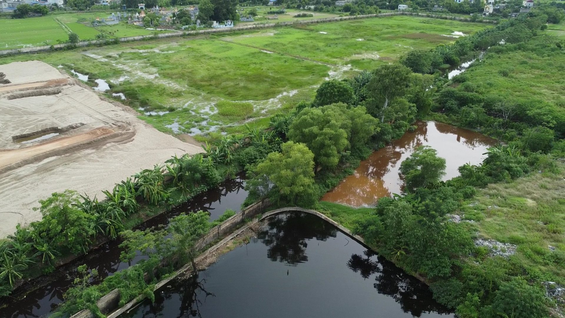 Toàn cảnh bãi chôn lấp rác của Công ty CP Môi trường Nam Định bi người dân phản ánh - Ảnh 12.