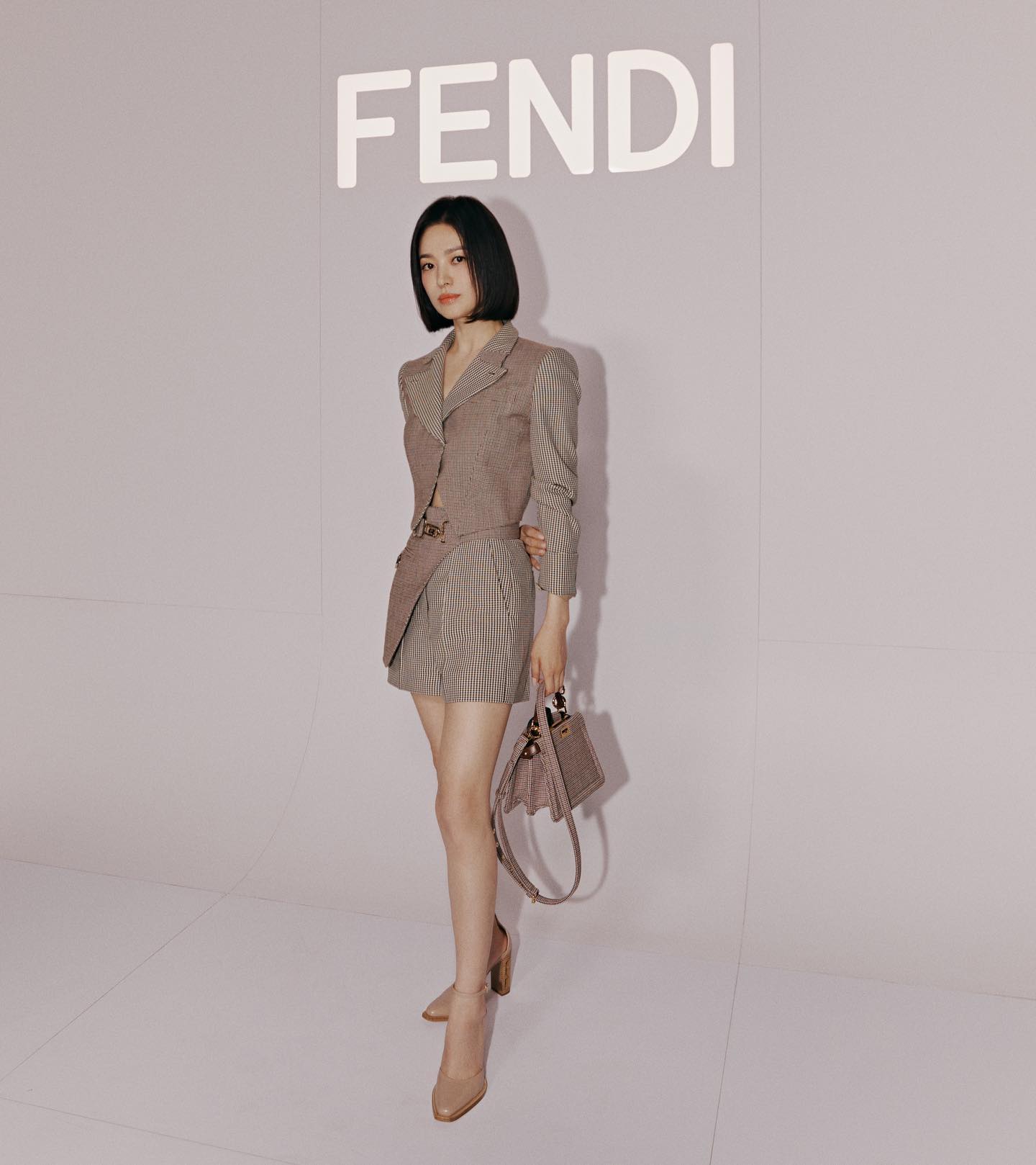 Song Hye Kyo dự show Fendi: Lần nào cũng đẹp xuất sắc trừ 2 lần- Ảnh 1.