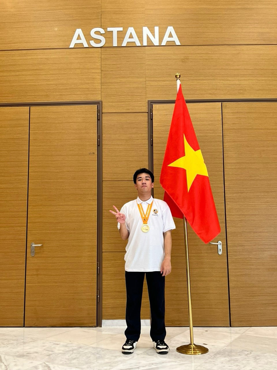 Vượt 20km mỗi ngày đi học và hành trình giành huy chương vàng Olympic quốc tế - Ảnh 2.