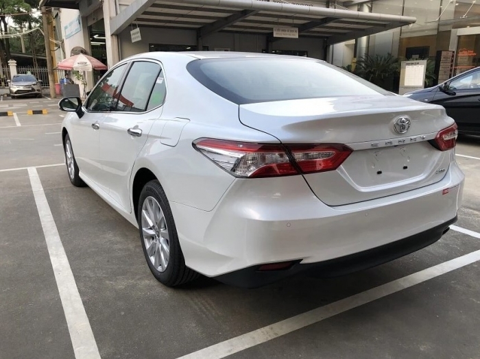 Giá lăn bánh Toyota Camry mới nhất đang ưu đãi cực lớn, dễ dàng thống trị phân khúc D, Honda Accord rơi vào thế lo doanh số- Ảnh 5.