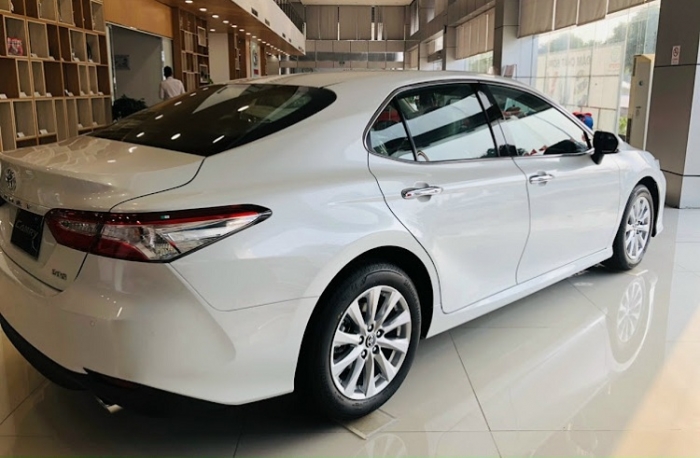 Giá lăn bánh Toyota Camry mới nhất đang ưu đãi cực lớn, dễ dàng thống trị phân khúc D, Honda Accord rơi vào thế lo doanh số- Ảnh 6.