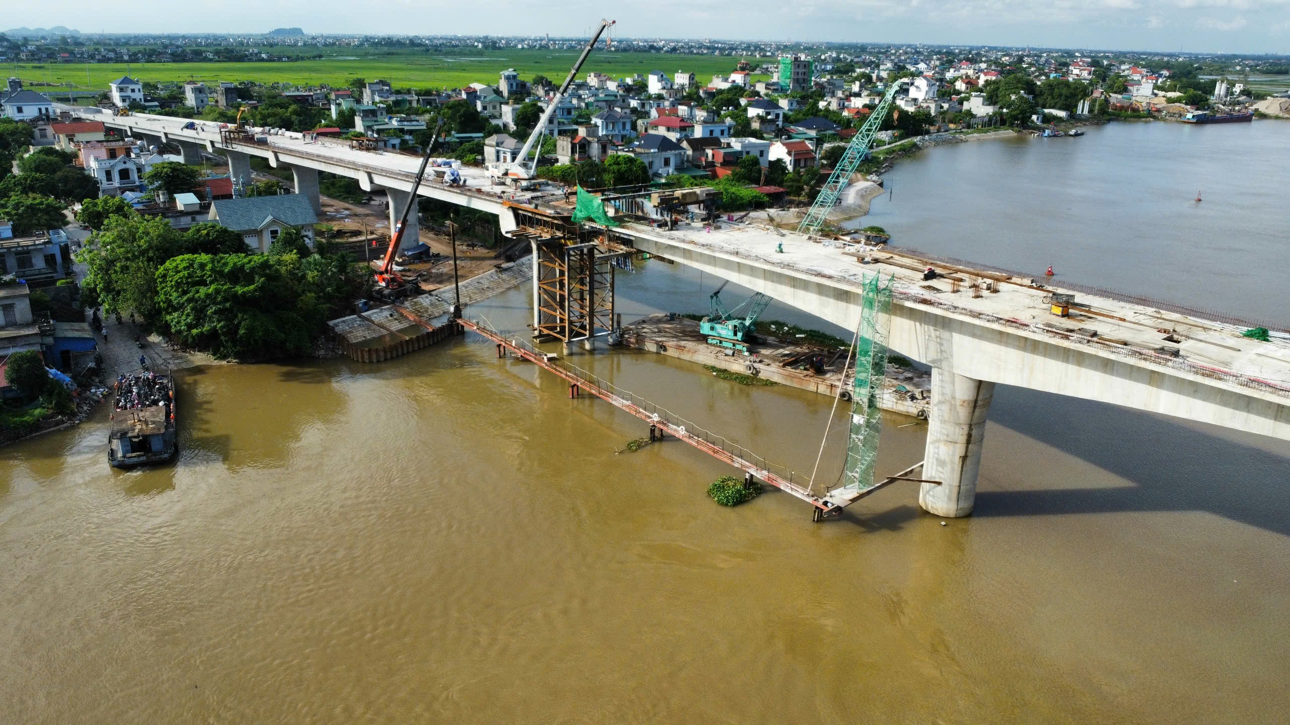 Nhìn từ trên cao cầu vượt sông lớn 'nhất nhì' đất Nam Định- Ảnh 9.