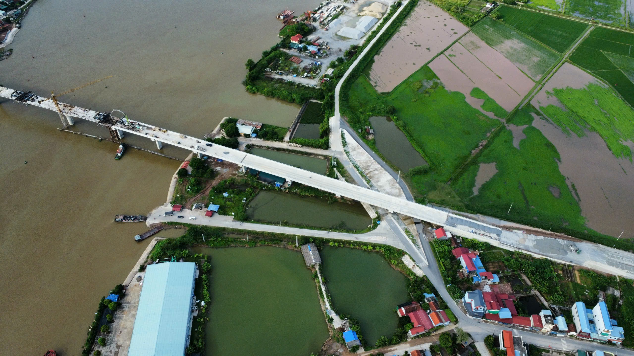 Nhìn từ trên cao cầu vượt sông lớn 'nhất nhì' đất Nam Định- Ảnh 20.