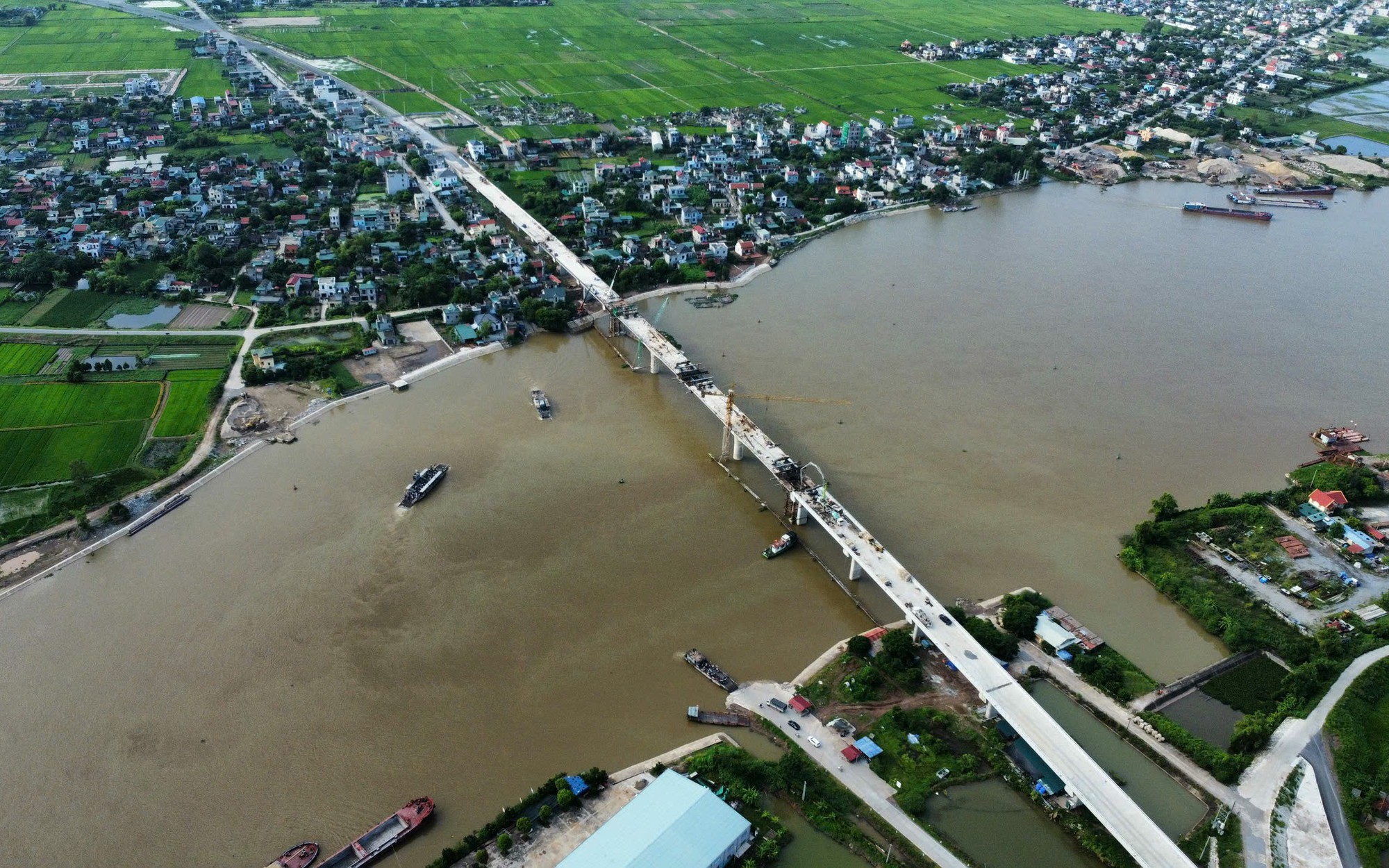 Nhìn từ trên cao cầu vượt sông lớn &quot;nhất nhì&quot; đất Nam Định