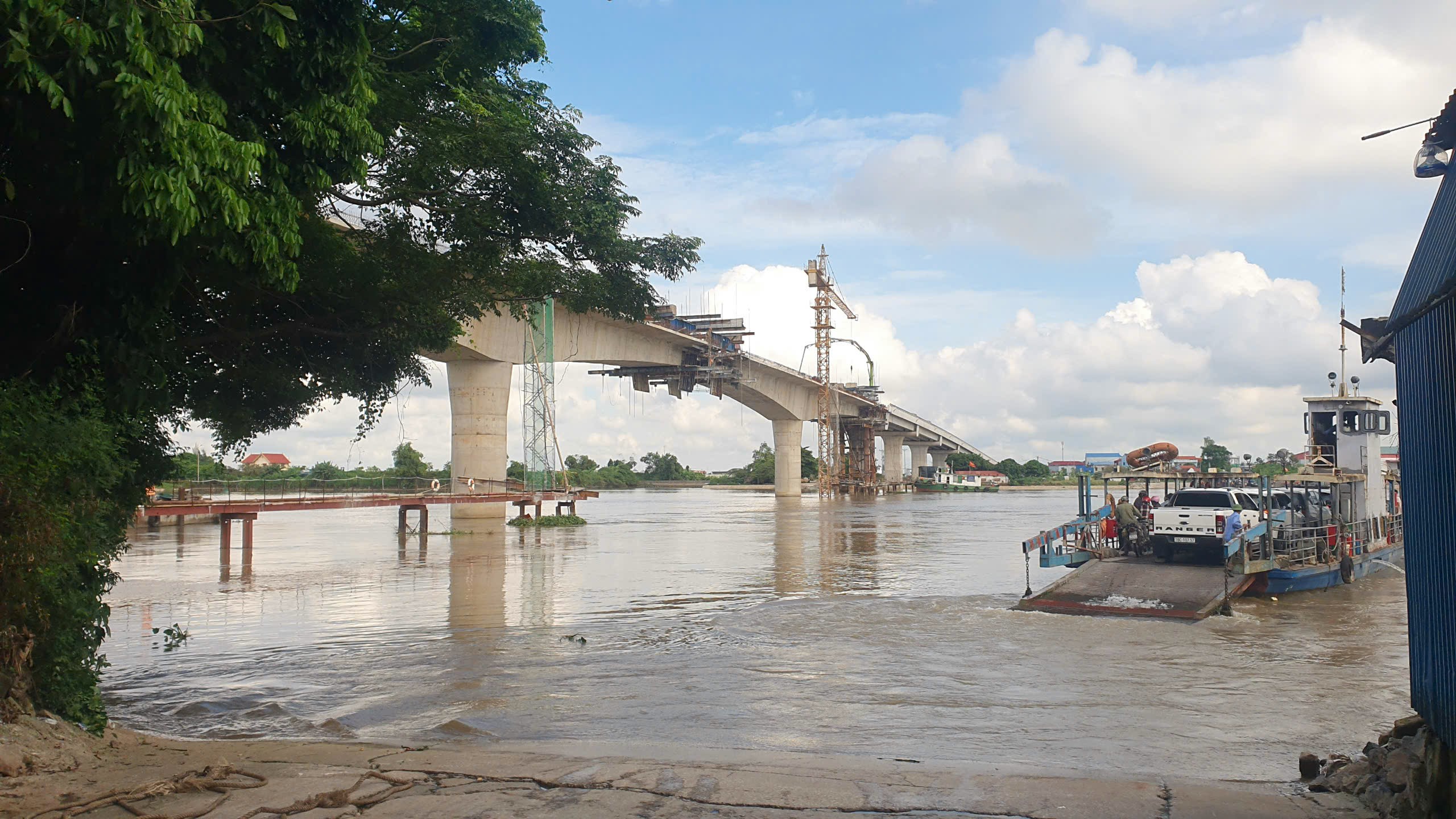 Nhìn từ trên cao cầu vượt sông lớn 'nhất nhì' đất Nam Định- Ảnh 1.