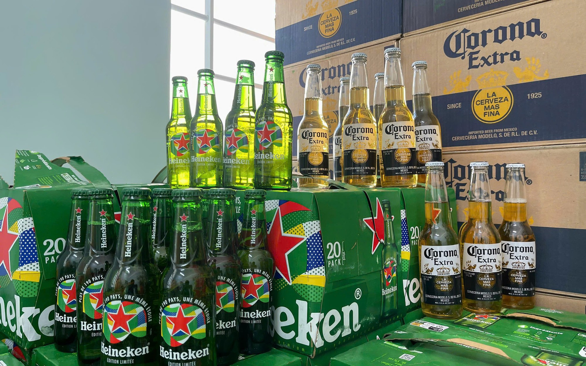 Cận cảnh gần 3.000 chai bia Heineken, Corona giả mạo, người tiêu dùng rất khó nhận diện