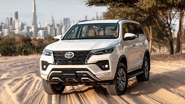 Giá lăn bánh Toyota Fortuner mới nhất ưu đãi cực sốc, Ford Everest liệu còn đủ sức chạy đua?- Ảnh 2.