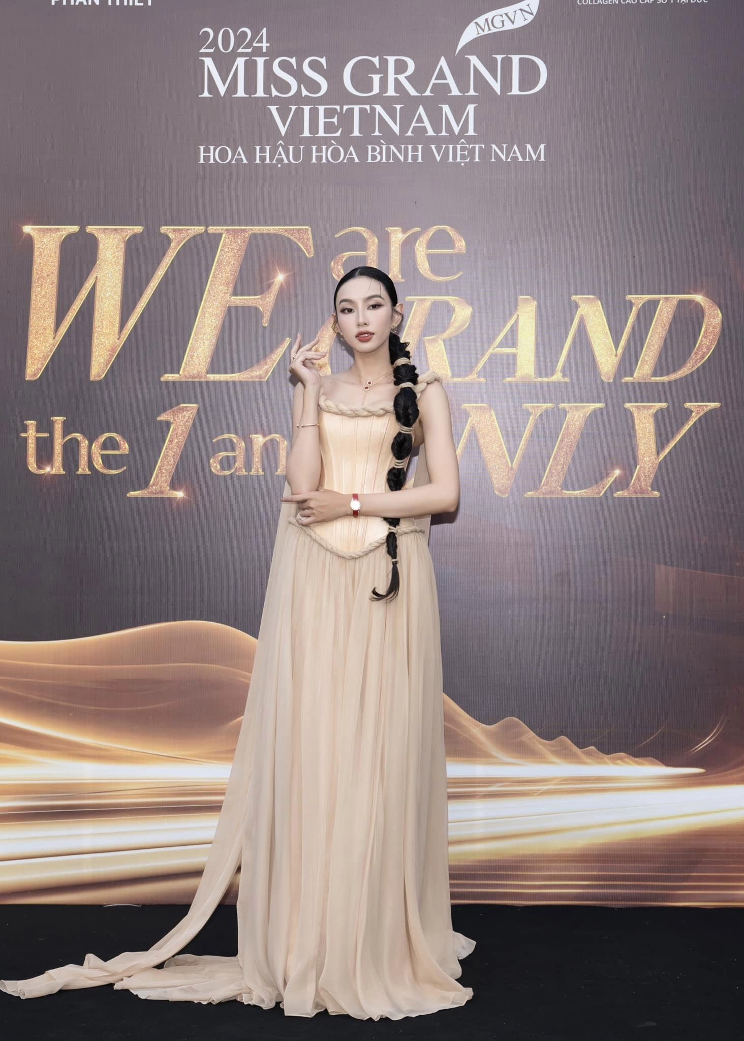 2 nam thần 'Đảo thiên đường' hội ngộ dàn Hoa - Á hậu trên thảm đỏ chung kết Miss Grand Vietnam 2024- Ảnh 4.