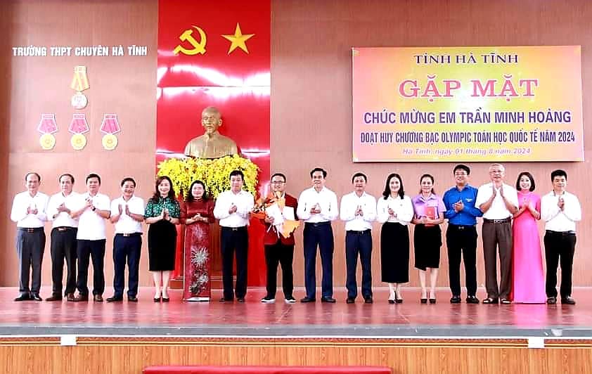 Hành trình giành Huy chương Bạc Olympic Toán quốc tế của 'thần đồng' Hà Tĩnh- Ảnh 3.