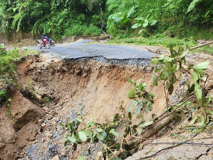 Sạt lở vùi lấp nhà dân ở Hà Giang, 3 người thương vong - Ảnh 1.