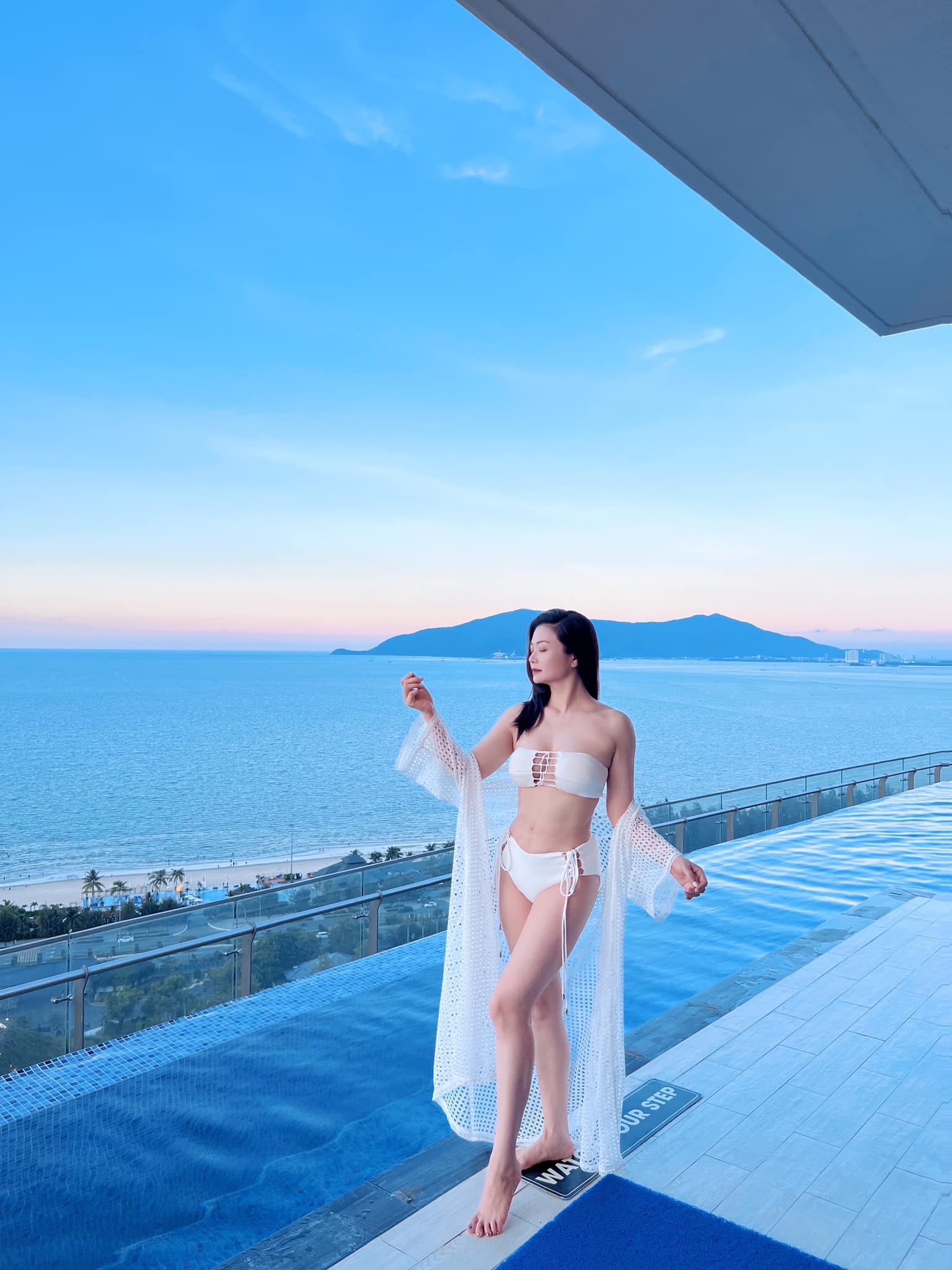 Nữ diễn viên 'Phía trước là bầu trời' gây bất ngờ khi diện bikini táo bạo- Ảnh 1.