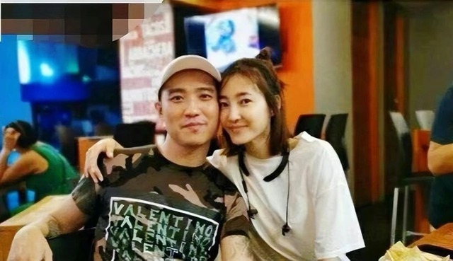 Hoá ra mỹ nhân bí mật thu xếp ly hôn là vì chồng đại gia dính án lừa đảo hàng nghìn tỷ - Ảnh 1. Hoá ra mỹ nhân bí mật thu xếp ly hôn là vì chồng đại gia dính án lừa đảo hàng nghìn tỷ - Ảnh 1.