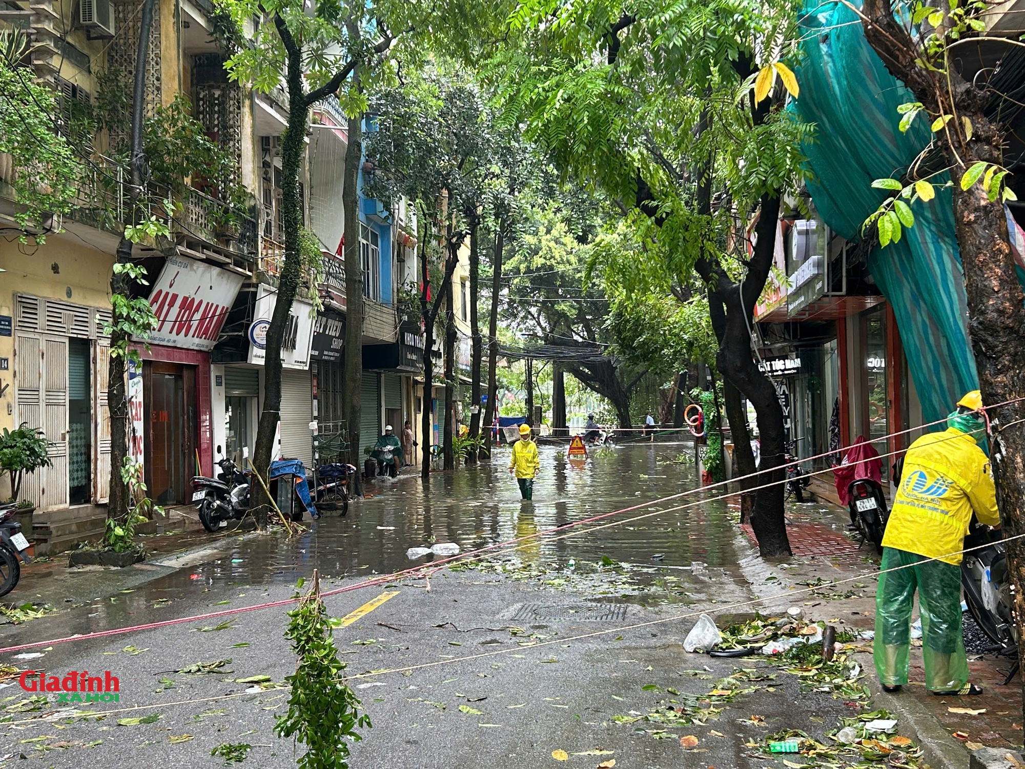 Chủ tịch Hà Nội ra công điện khẩn ứng phó lũ lớn trên các sông - Ảnh 2.