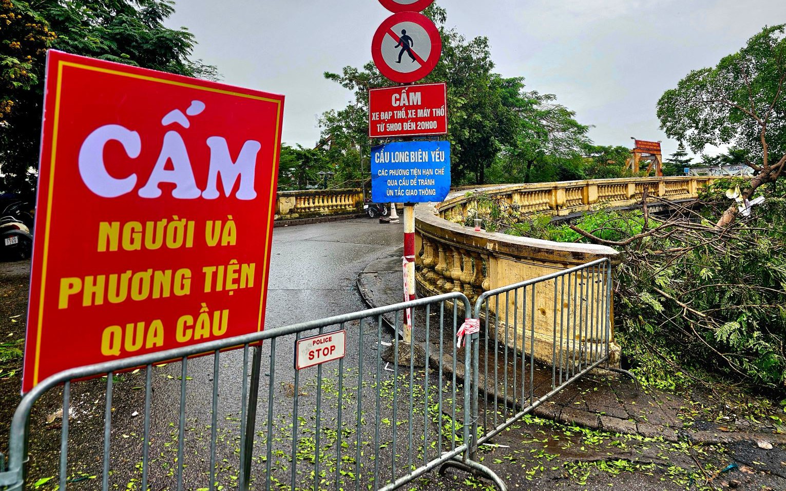 Hà Nội cấm xe thô sơ qua cầu Long Biên 61 ngày để thi công sửa chữa - Ảnh 2.