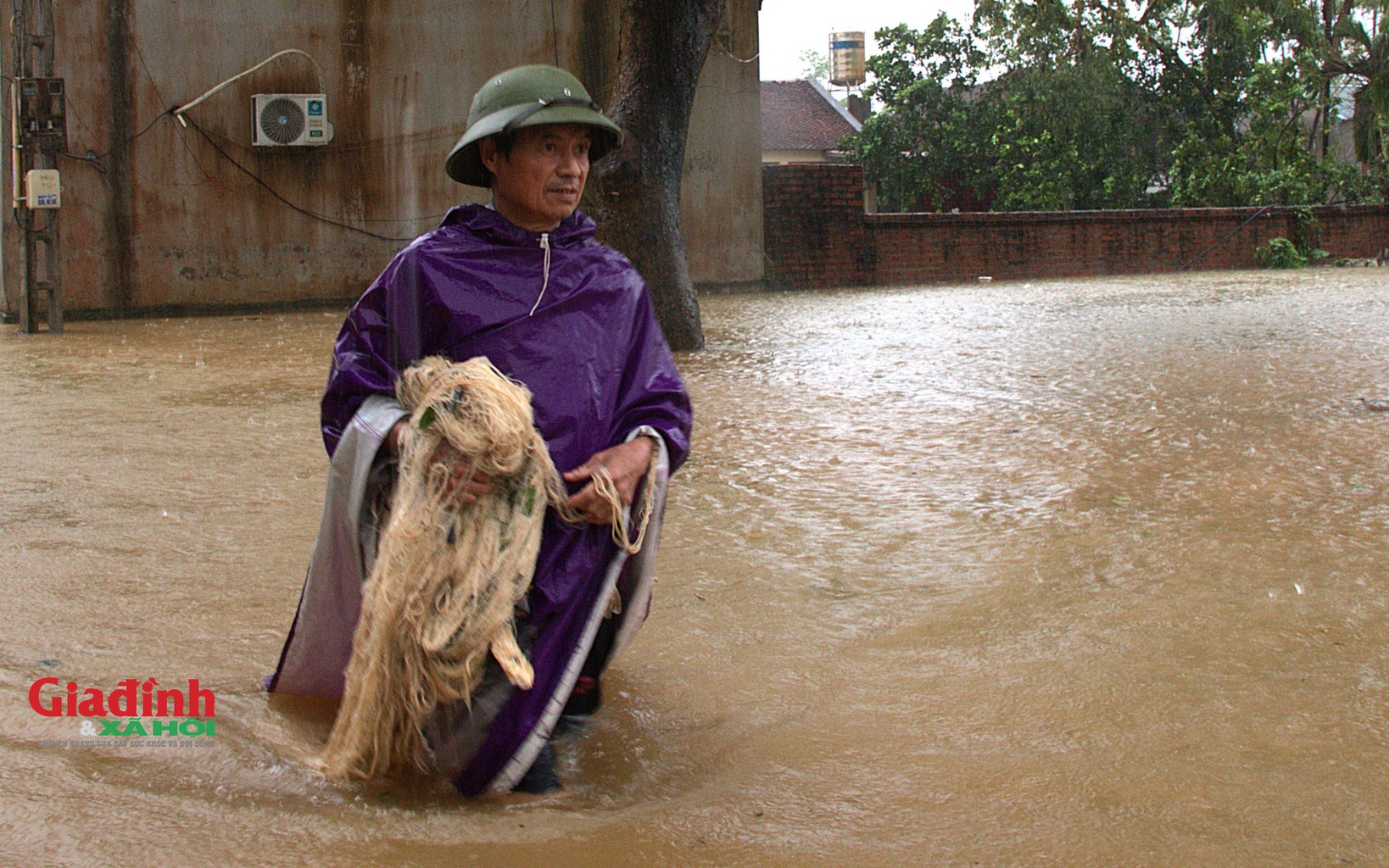 Hà Nội: Lũ trên sông Bùi cuồn cuộn tràn về, hàng nghìn hộ dân chìm trong biển nước