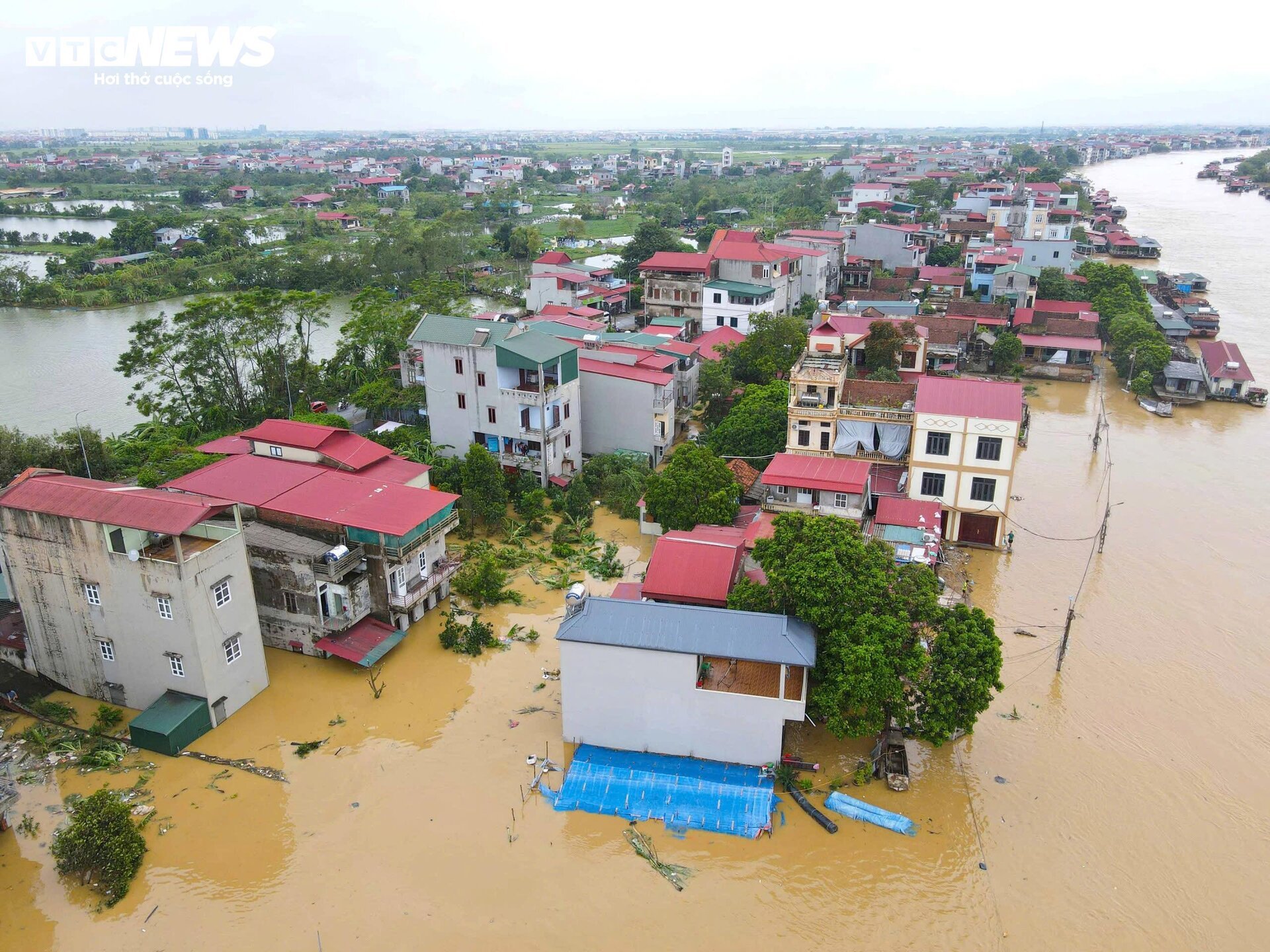 Lũ sông Cầu cao nhất trong gần 40 năm, 9.000 người dân Bắc Giang bị cô lập - Ảnh 8.