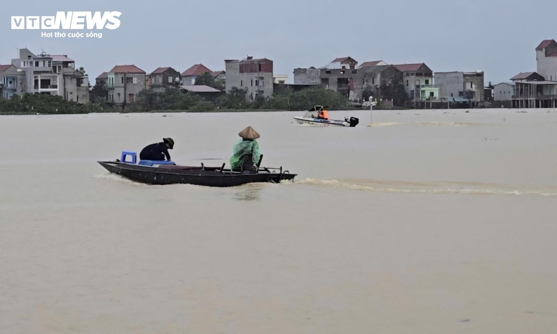 Lũ sông Cầu cao nhất trong gần 40 năm, 9.000 người dân Bắc Giang bị cô lập - Ảnh 4.