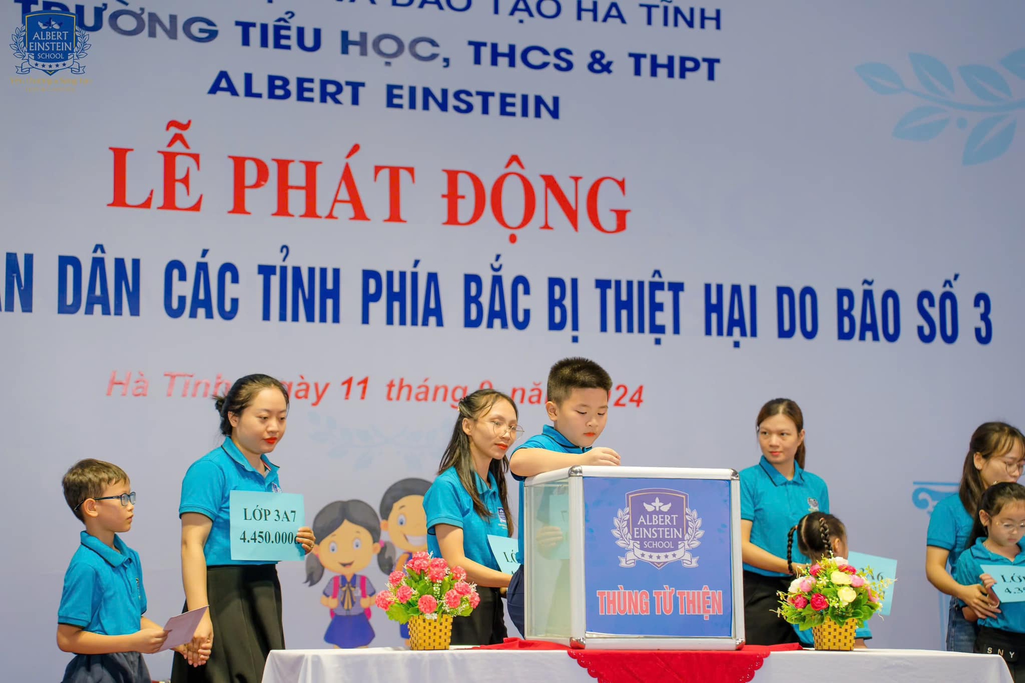 Học sinh đập heo đất hỗ trợ người dân vùng lũ- Ảnh 3.