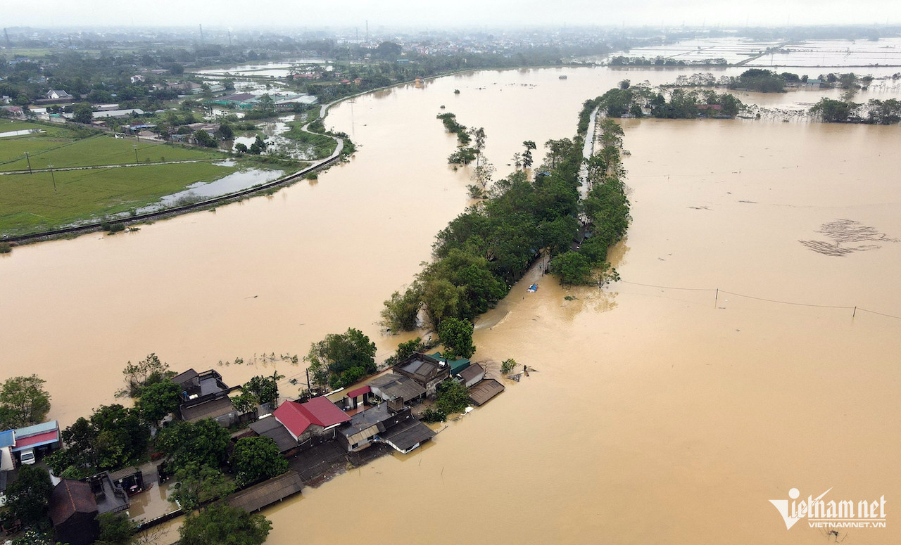 Hà Nội tập trung ứng phó lũ lớn, bảo đảm an toàn đê điều - Ảnh 1.