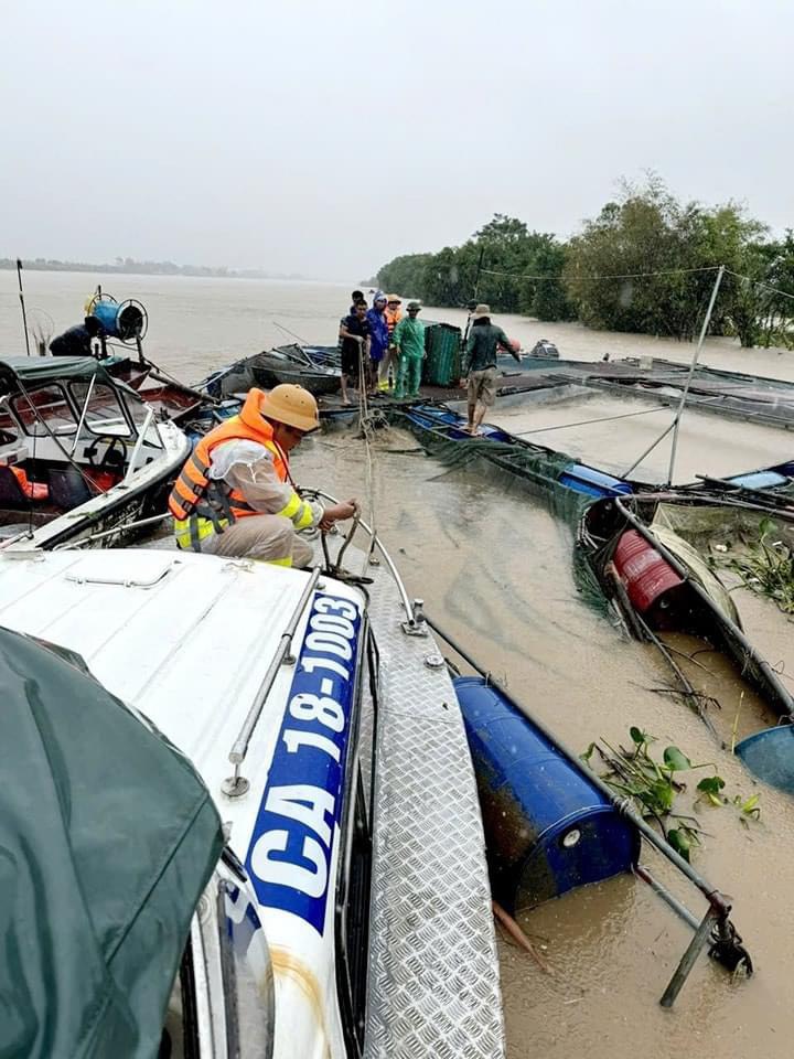 Lực lượng công an Hà Nam tiếp tục cùng người dân tập trung phòng chống, khắc phục hậu quả thiên tai- Ảnh 12.