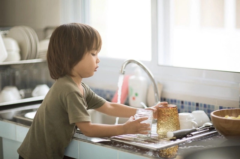 Nếu cha mẹ ‘lười’ làm 3 việc này thì xin chúc mừng: Con lớn lên càng dễ thành công, giàu có trong tầm tay - Ảnh 2.