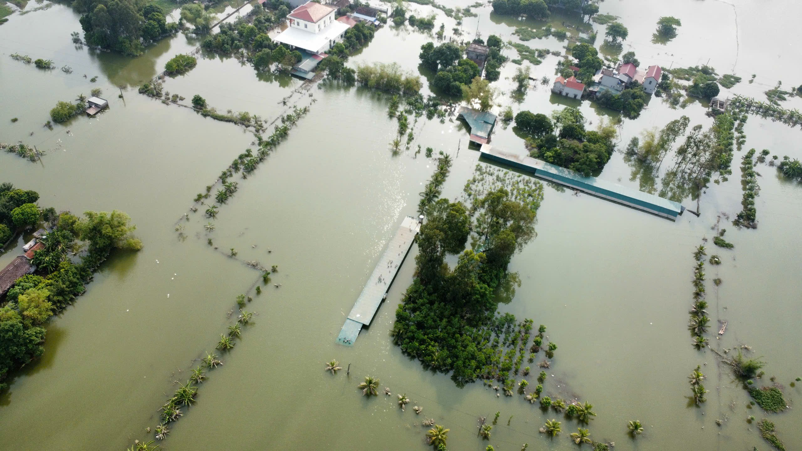 Nam Định: Nước rút chậm người dân vùng 'lũ' ở Ý Yên mòn mỏi ngày 'trở về' - Ảnh 9.