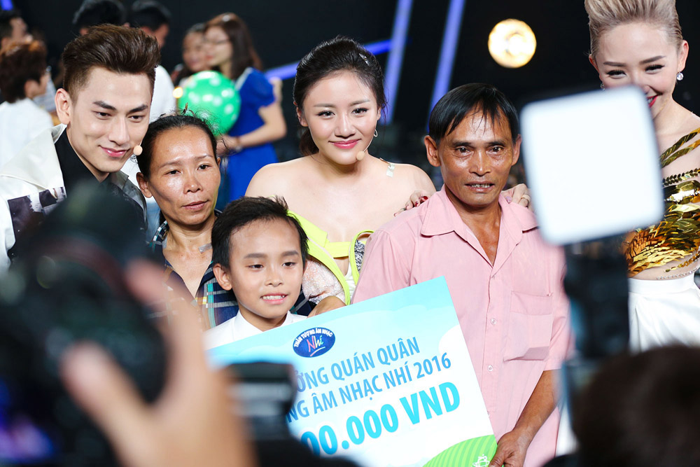 Quán quân Vietnam Idol Kids Hồ Văn Cường: Quá khứ ồn ào vô ơn, giờ hát show nào là 'cháy vé' - Ảnh 4.