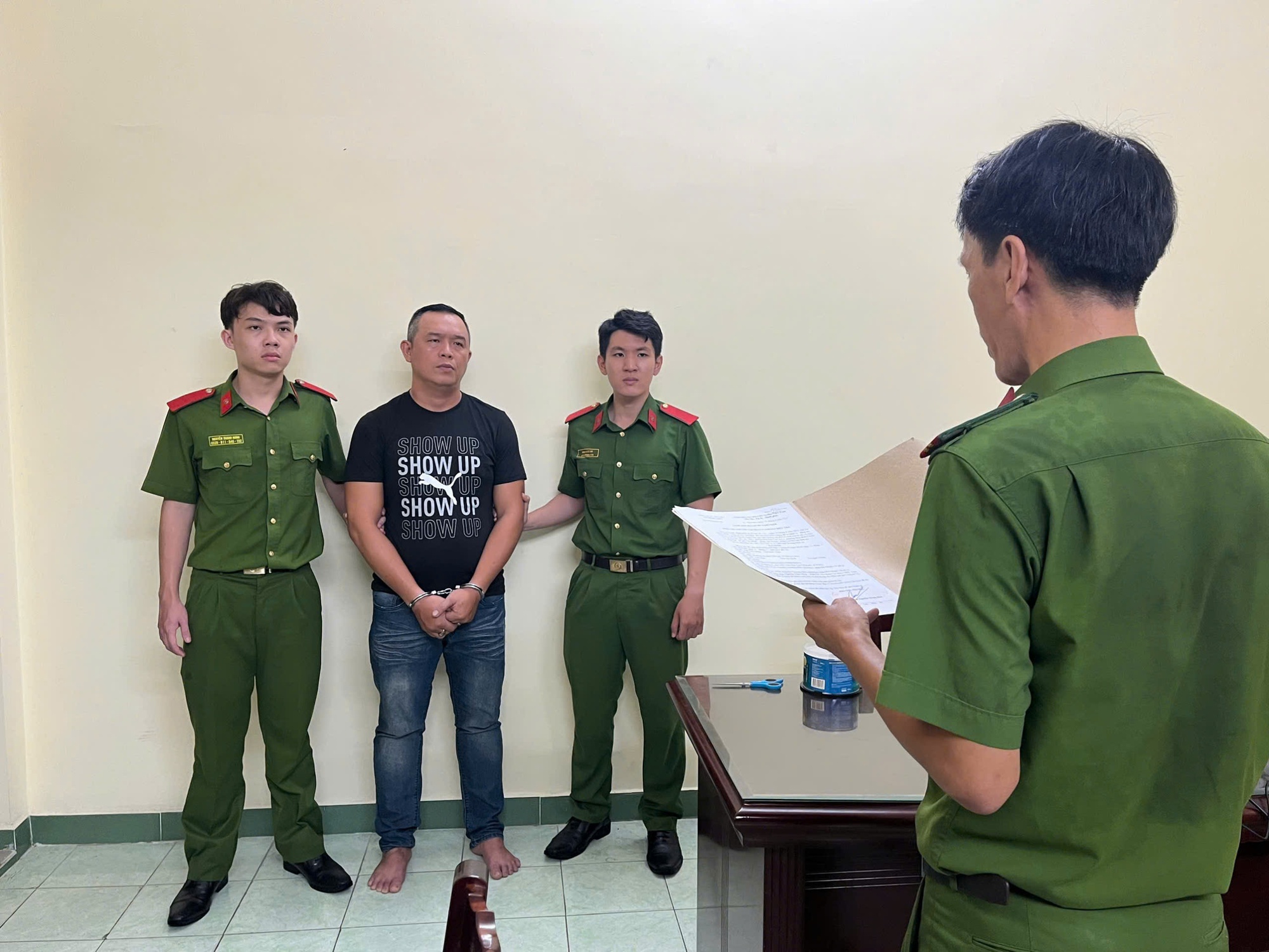 Khởi tố người đàn ông dùng mỏ lết đánh tài xế ô tô ở TP HCM - Ảnh 1. Khởi tố người đàn ông dùng mỏ lết đánh tài xế ô tô ở TP HCM - Ảnh 1.
