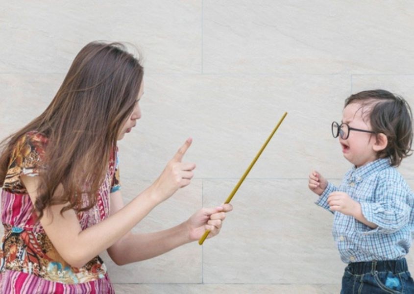 6 kiểu gi&aacute;o dục sai lầm m&agrave; cha mẹ thường nghĩ l&agrave; 'tốt cho con'