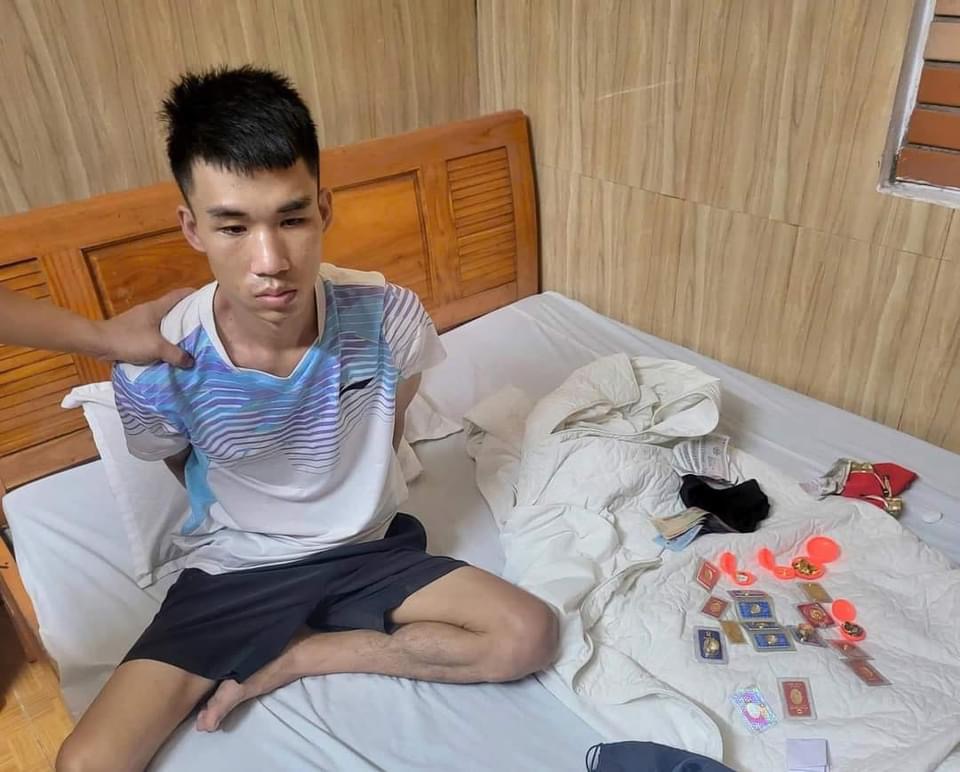 Đột nhập phòng ngủ nhà dân trộm vàng- Ảnh 1. Đột nhập phòng ngủ nhà dân trộm vàng- Ảnh 1.