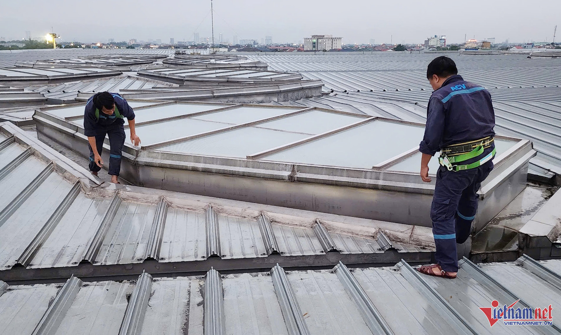 Cảng Hàng không quốc tế Vinh lý giải việc dùng xô hứng nước mưa ở nhà ga T1 - Ảnh 3.