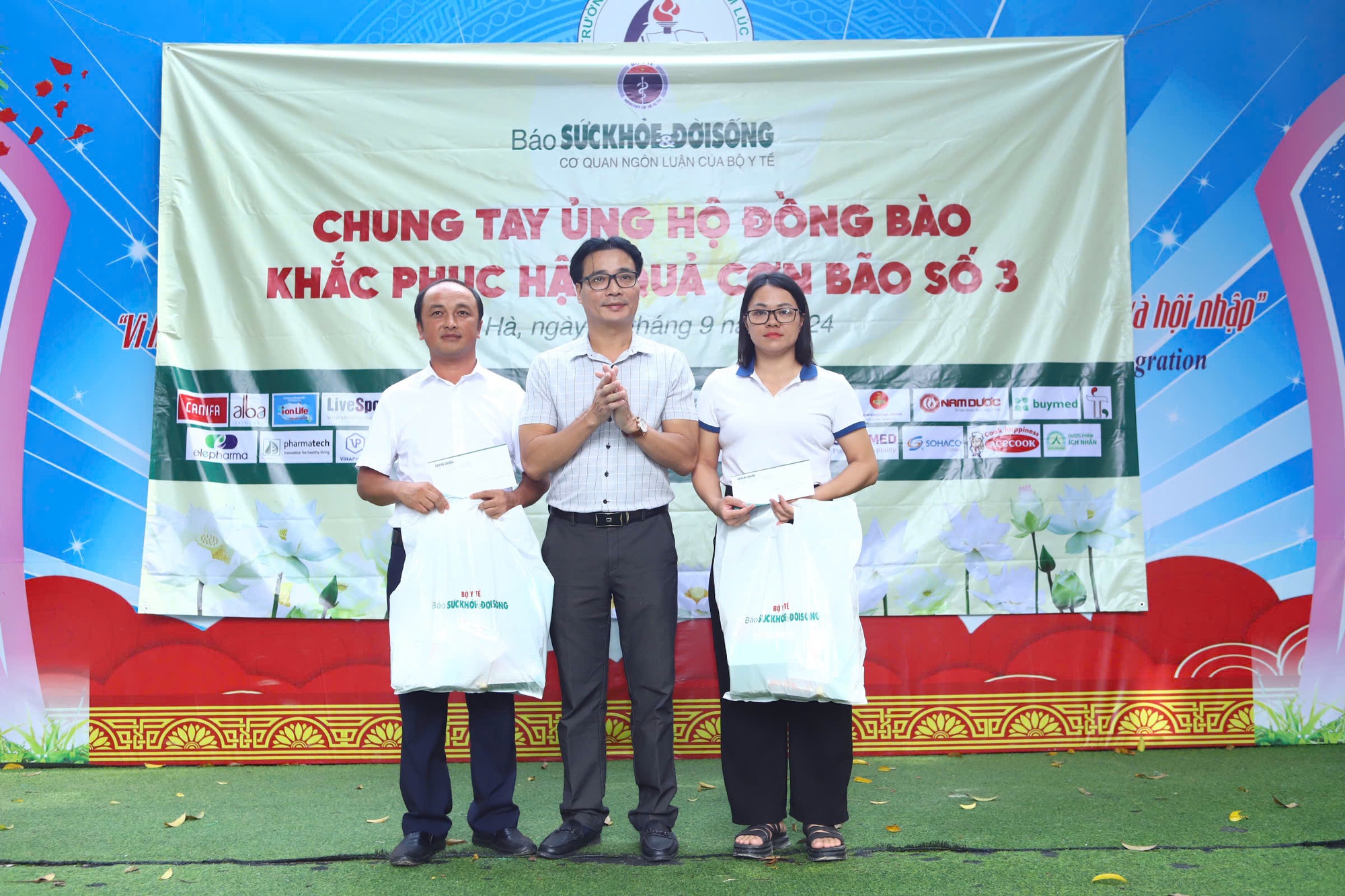 Báo SK&ĐS trao hàng trăm suất quà tổng trị giá 1 tỷ đồng tới đồng bào vùng &quot;cao nguyên trắng&quot; Bắc Hà, Lào Cai- Ảnh 6.