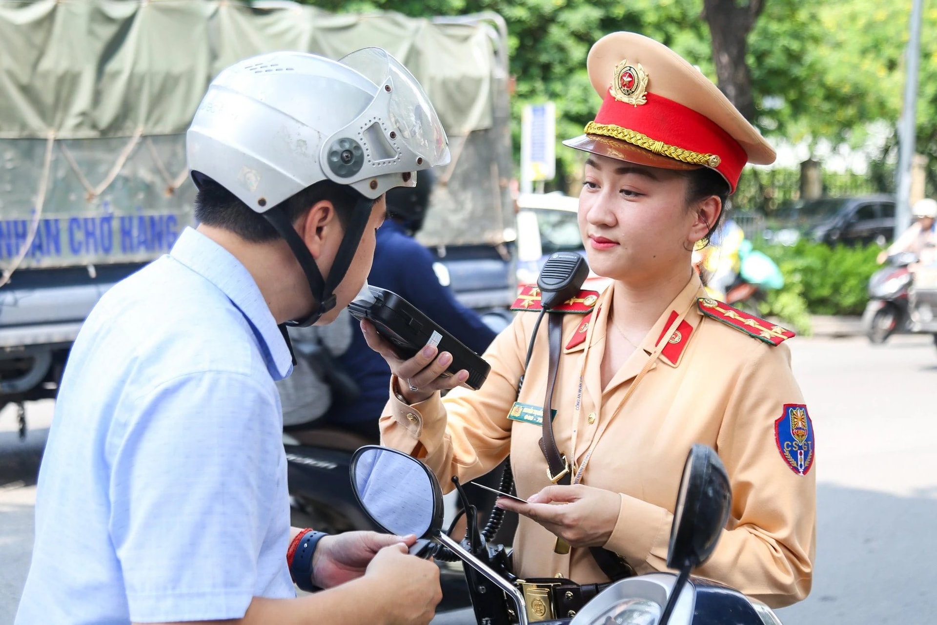 Người dân quay phim, chụp ảnh CSGT như thế nào để không bị xử lý theo quy định?- Ảnh 2.