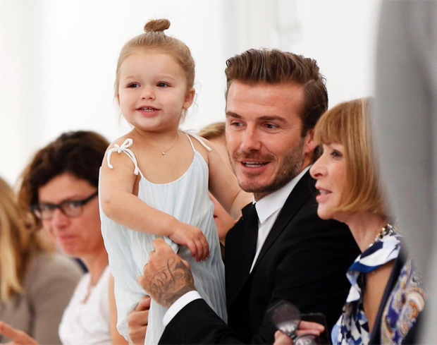 Tiểu thư Harper nhà Beckham dậy thì lấn át cả bố mẹ, thay đổi ra sao so với lần đầu dự show thời trang vào hơn 10 năm trước? - Ảnh 4.