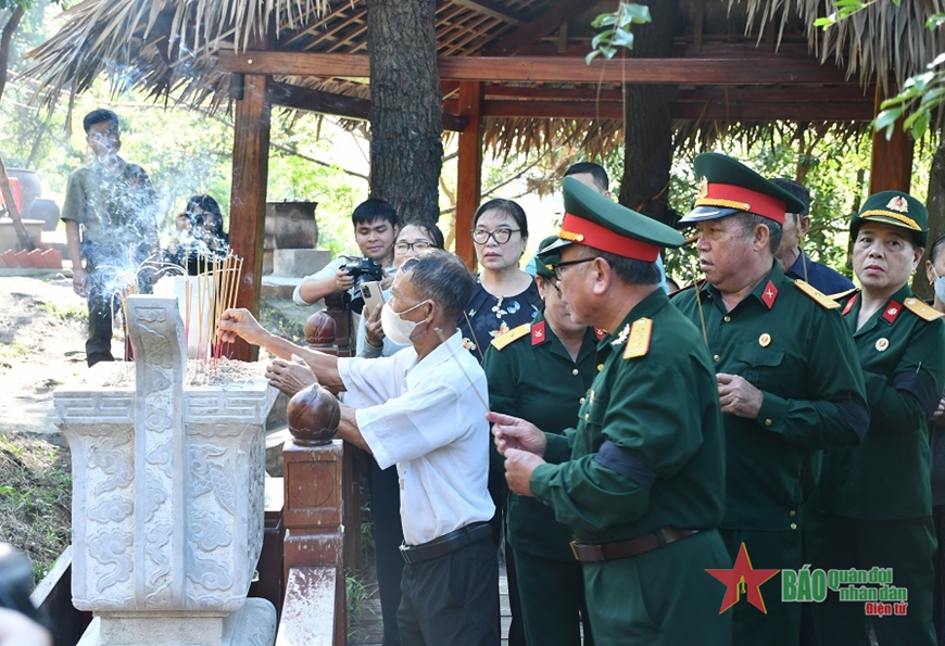 Phu nhân Đại tướng Võ Nguyên Giáp an nghỉ tại Vũng Chùa - Đảo Yến - Ảnh 3.