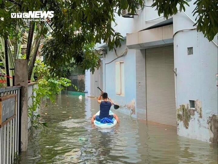 Lộ những khu ngập nặng ở Hà Nội sau bão lũ, người mua 'bỏ của chạy lấy người' - Ảnh 1.