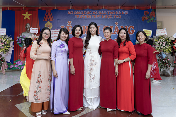 Top 10 Miss Grand - Dương Hải My trở về tri ân trường cũ nhân dịp lễ khai trường - Ảnh 1.