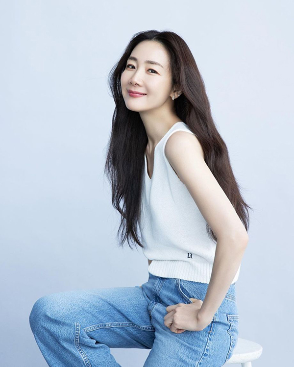 Choi Ji Woo có làn da căng mịn ở tuổi 49 nhờ thức uống này