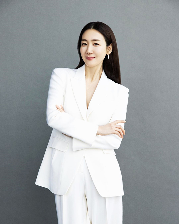 Choi Ji Woo có làn da căng mịn ở tuổi 49 nhờ thức uống này