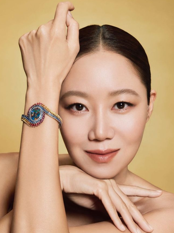 Gong Hyo Jin chăm sóc da nhờ một loại mặt nạ kỳ lạ