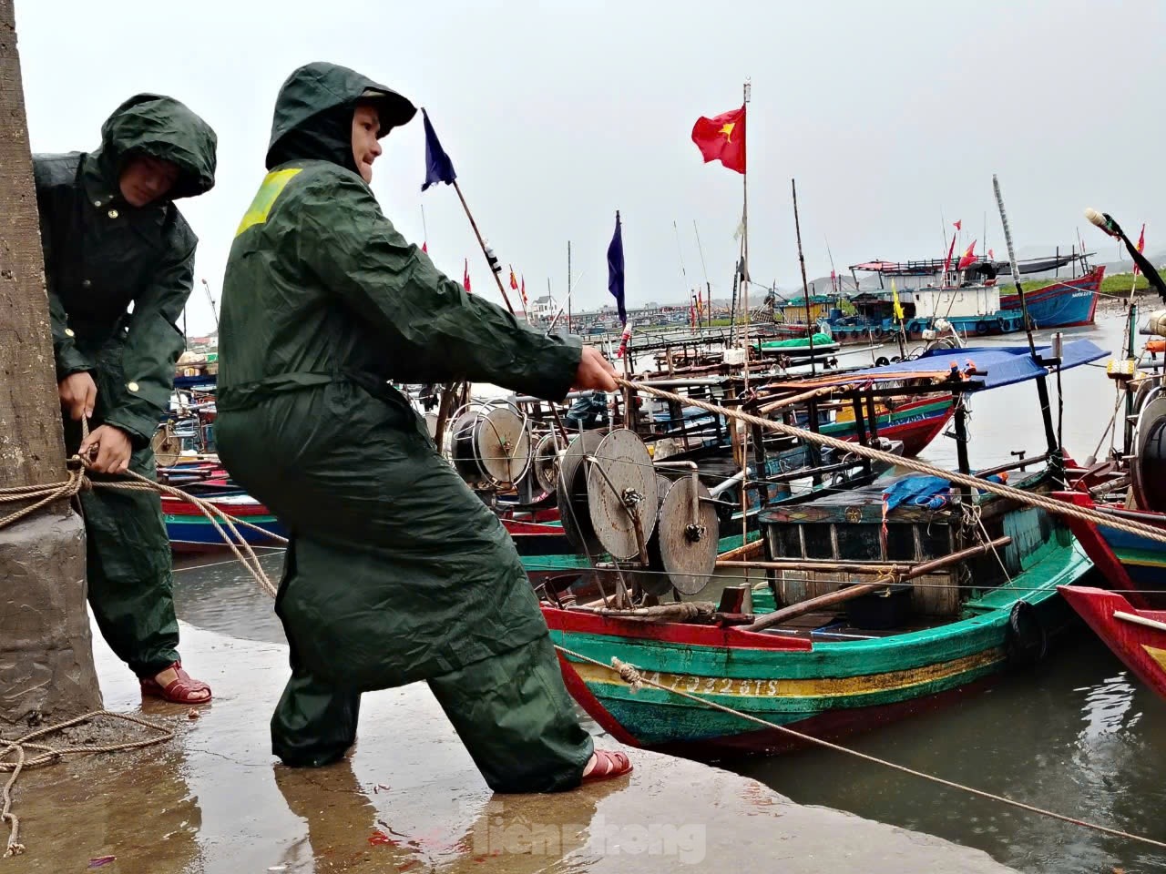 Quân đội huy động hơn 400 xe đặc chủng, 6 máy bay ứng phó với siêu bão YAGI