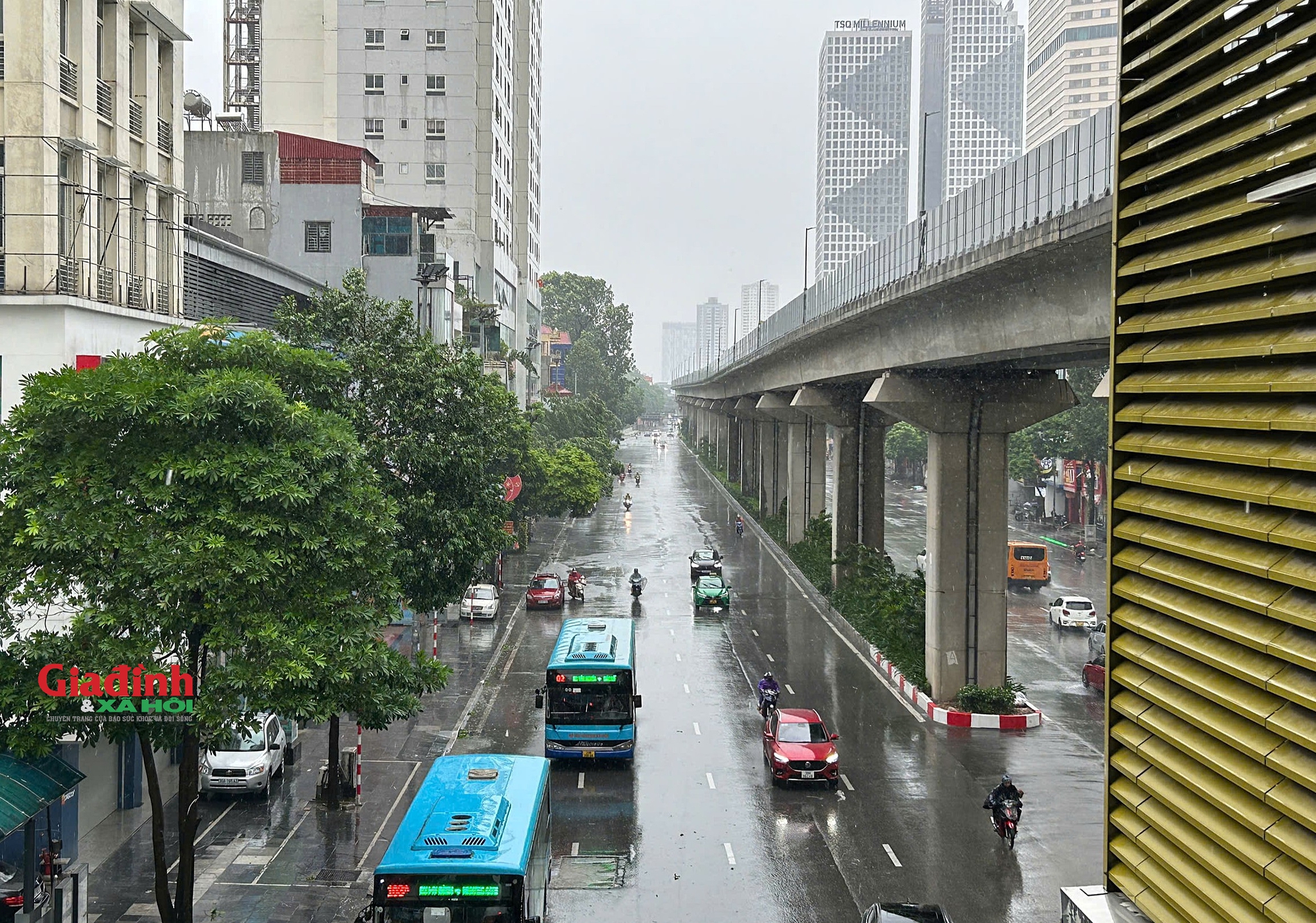 Hà Nội: Dừng tàu điện, xe buýt để đảm bảo an toàn khi bão số 3 đổ bộ - Ảnh 1.